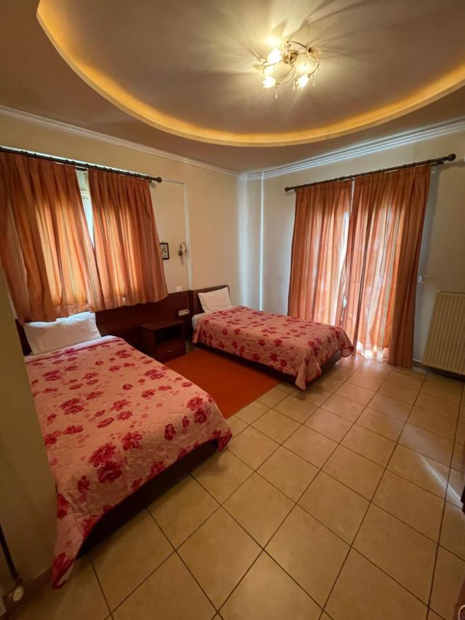 Hotel Melastron Elassona ภายนอก รูปภาพ
